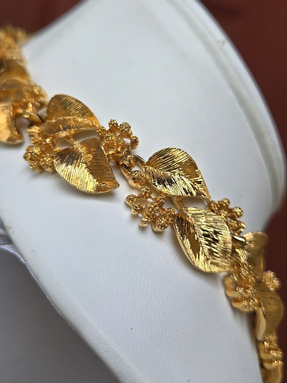 Napier Vintage Gold plated Elegant Gold Leaf Link Necklace - Picture 16 of 16